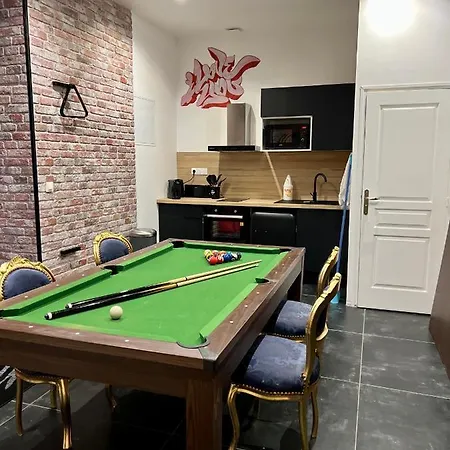 Apartment Capsule Street Art - Sauna- Jacuzzi - Playstation 5 - Billard - Netflix - Cinema - Terrasse